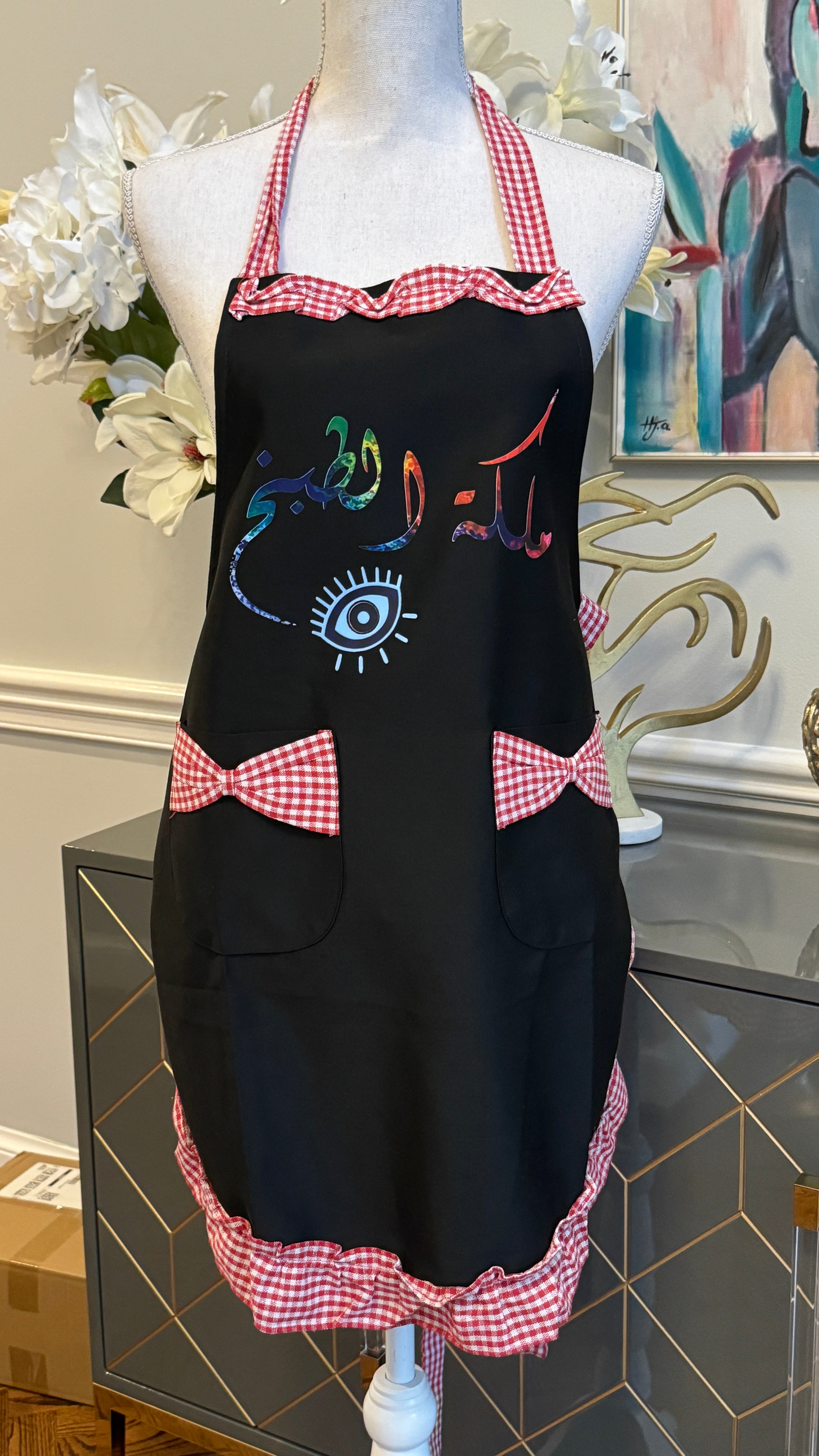 Black Apron with Red & White ruffles ملكة الطبخ