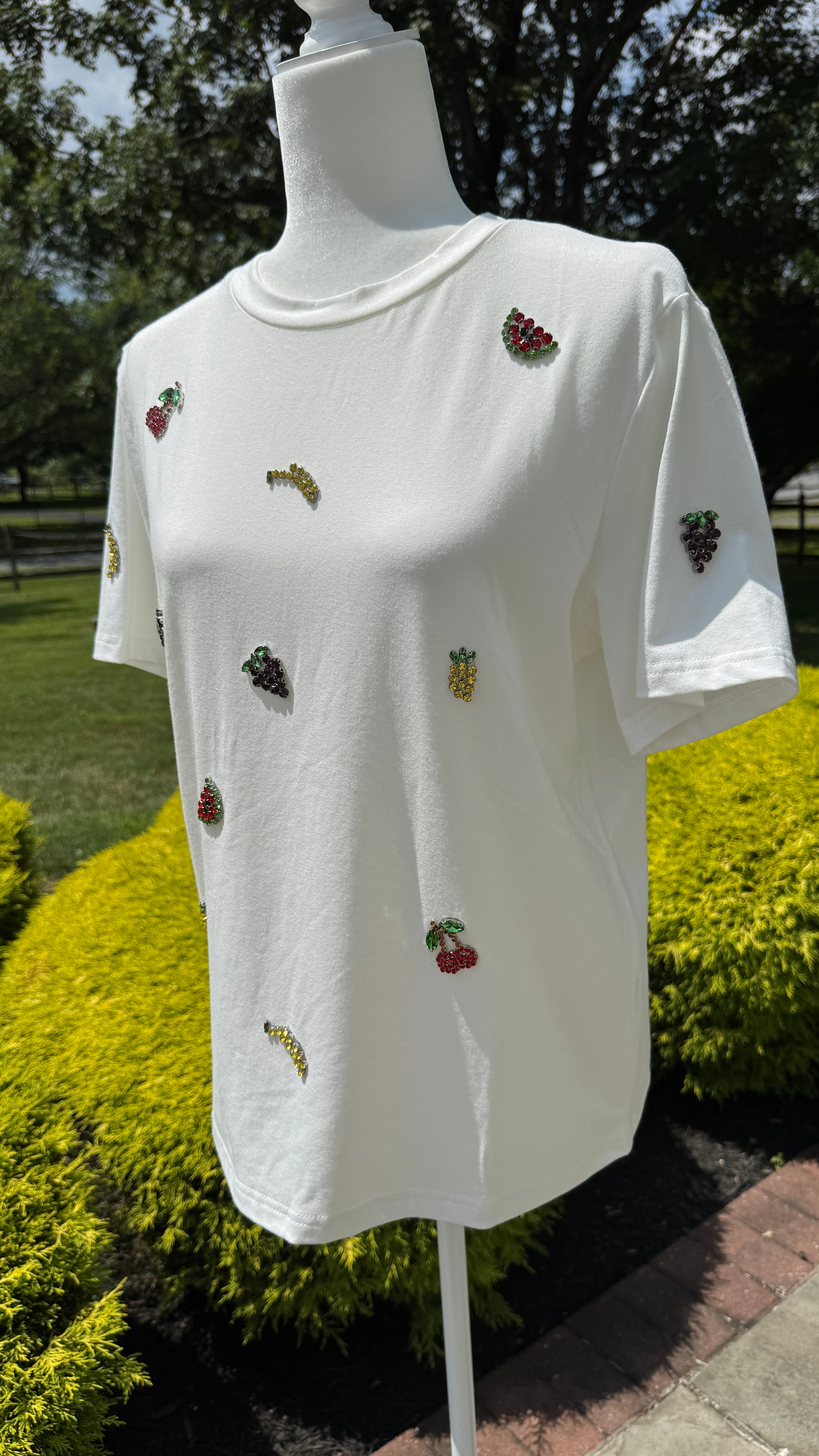 Round neck T-shirt with beaded fruits Design