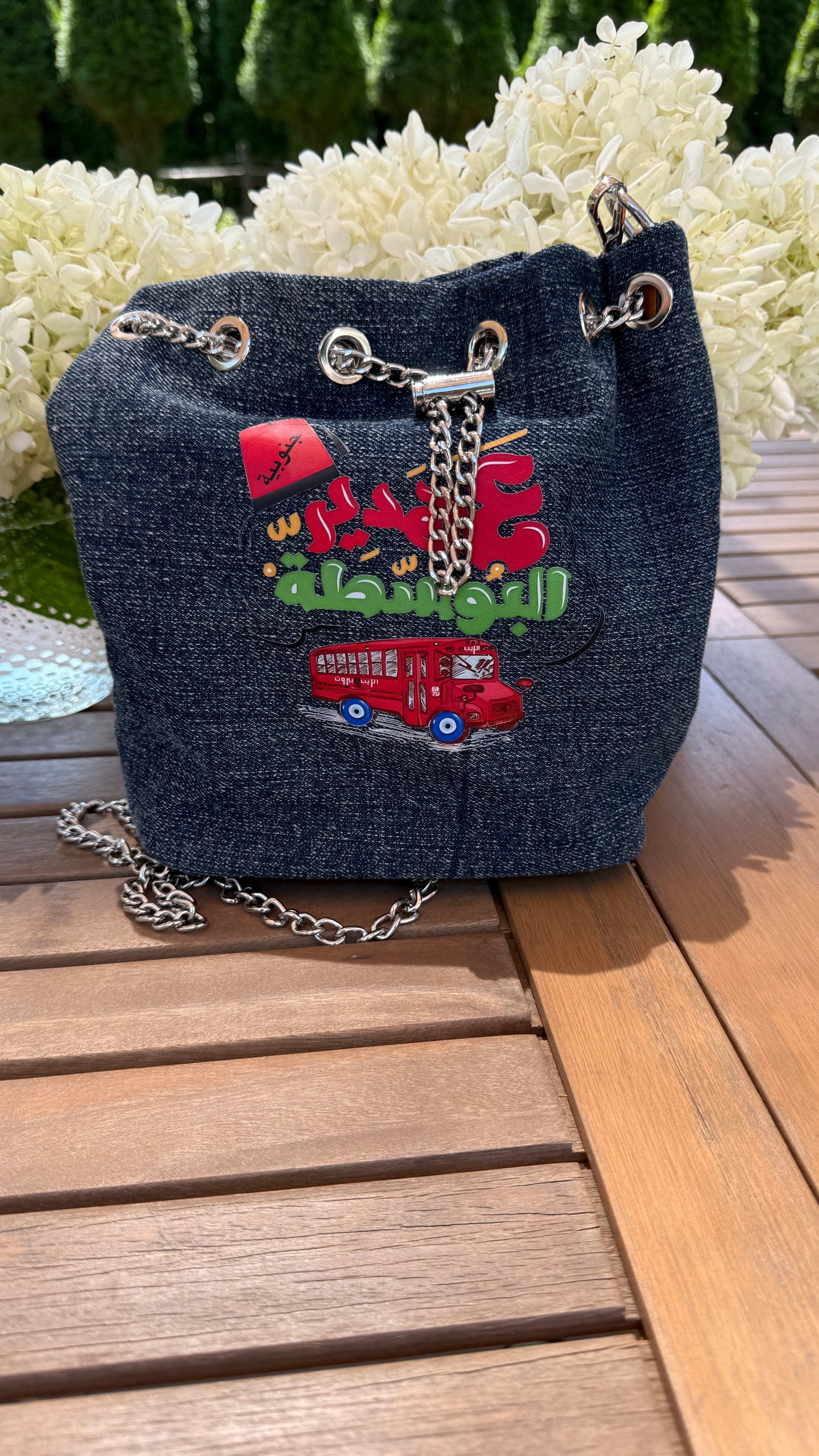 Denim handbag vintage look, unique design.