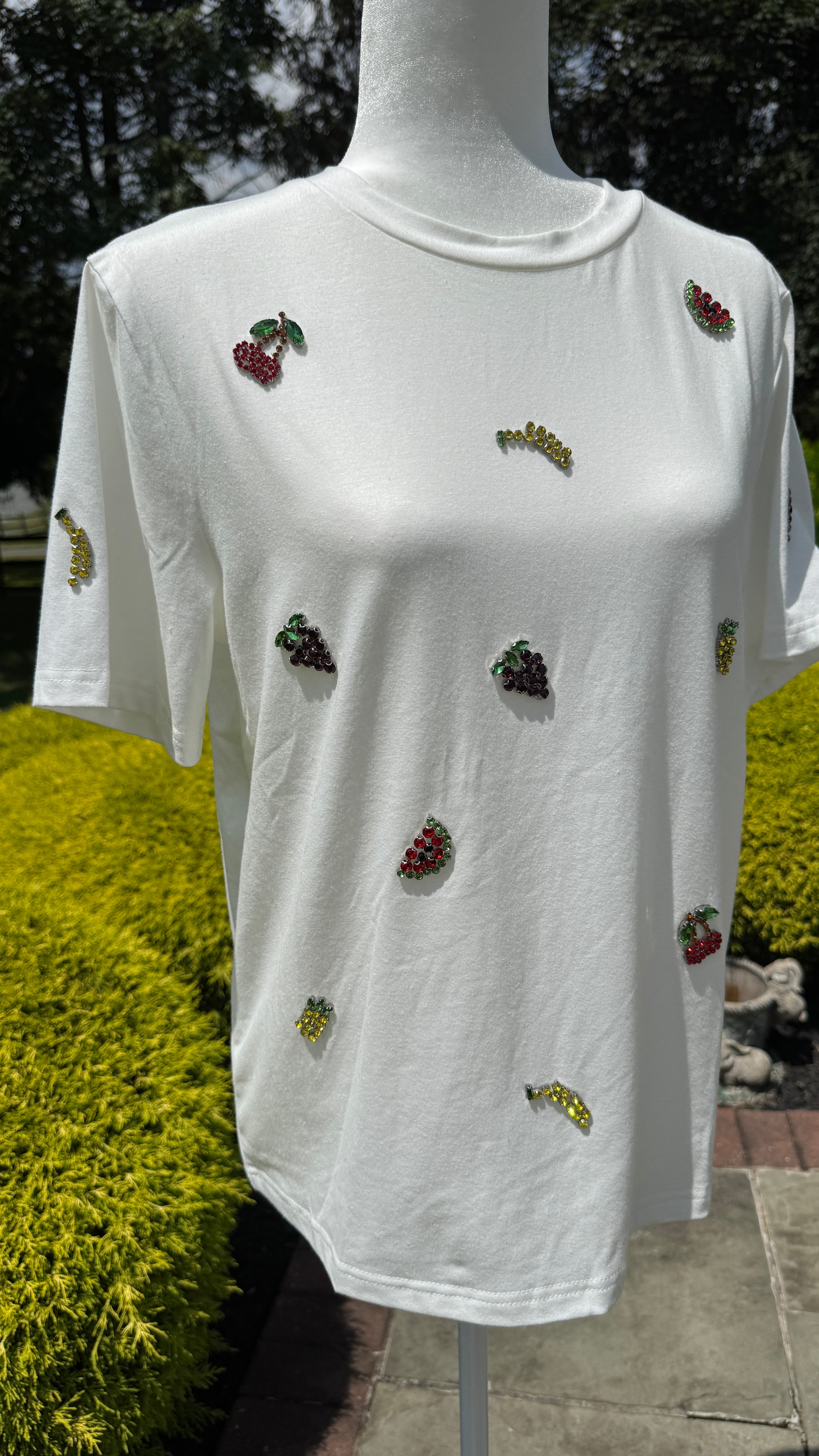 Round neck T-shirt with beaded fruits Design
