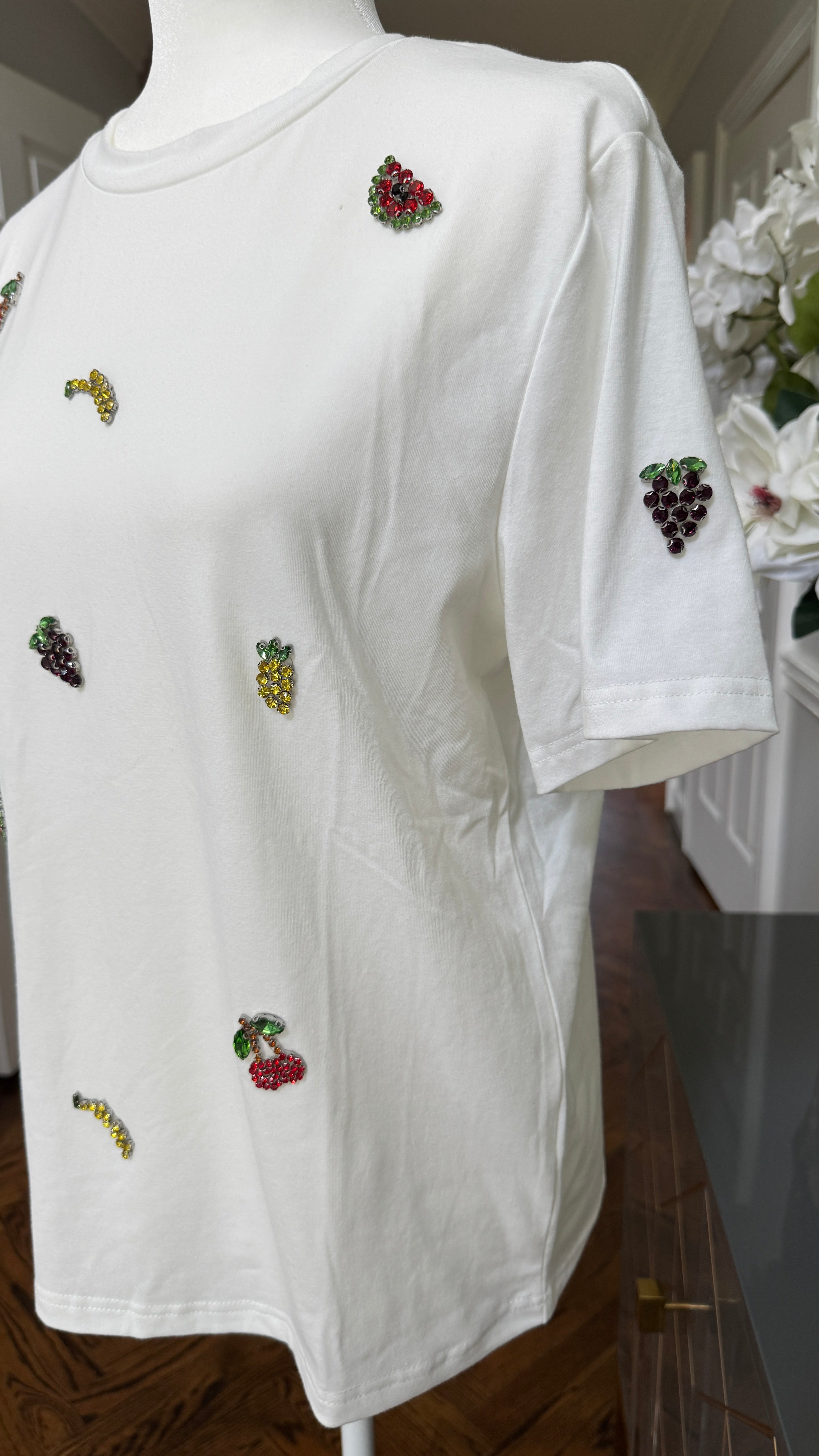Round neck T-shirt with beaded fruits Design