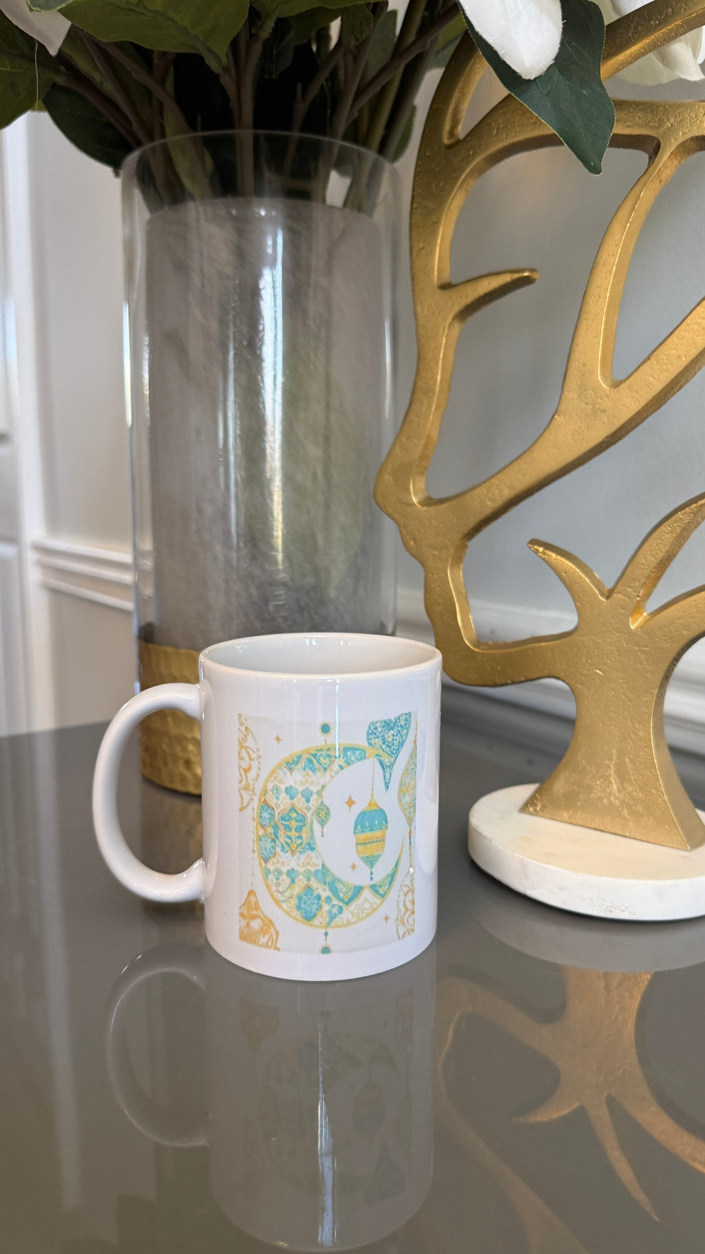 Coffee Mug designed with a Ramadan theme lanterns and Crescent.