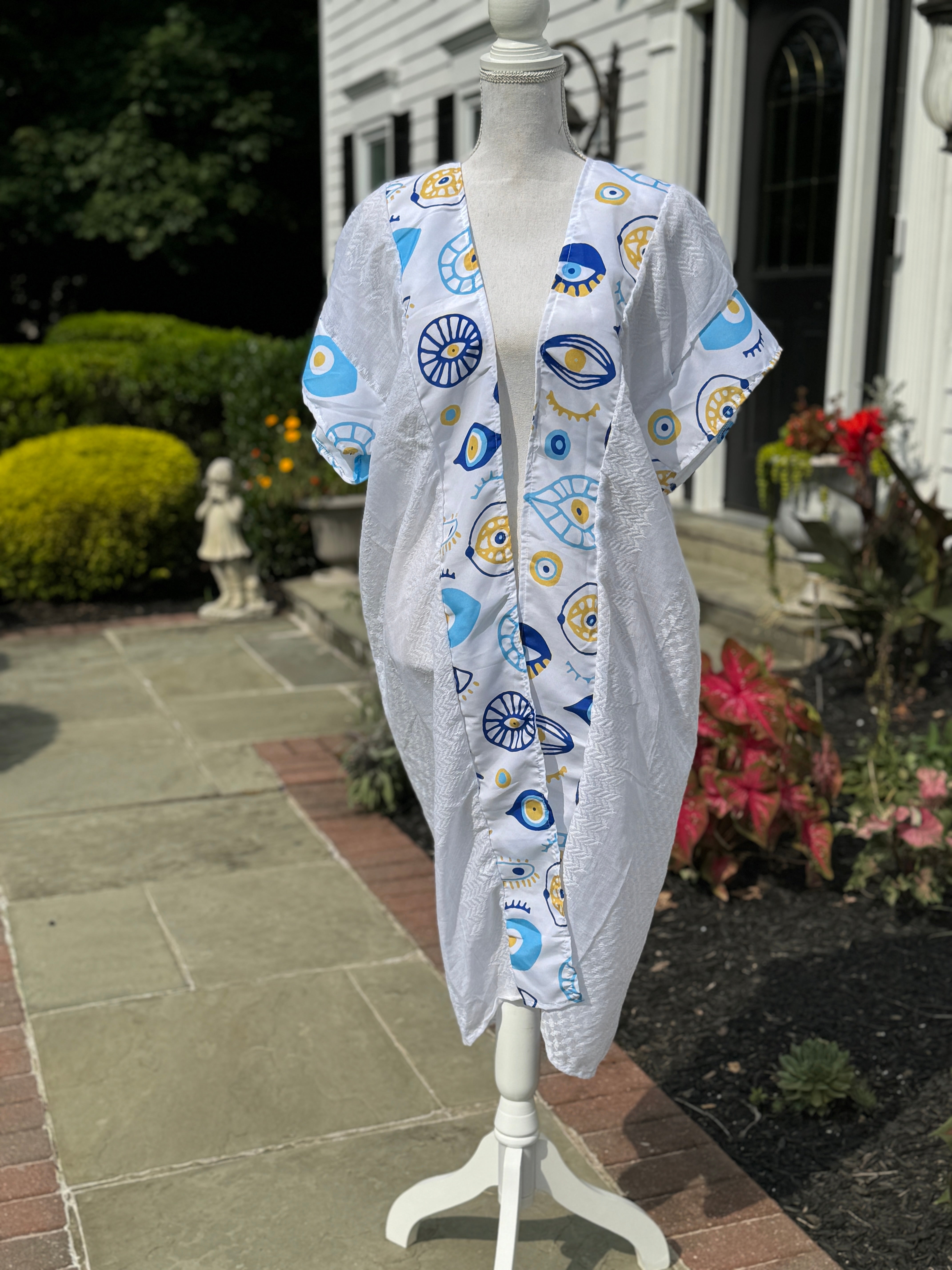 White open keffiyeh caftan with evil eye design, embroidery Flower motif and Arabic Calligraphy عشق