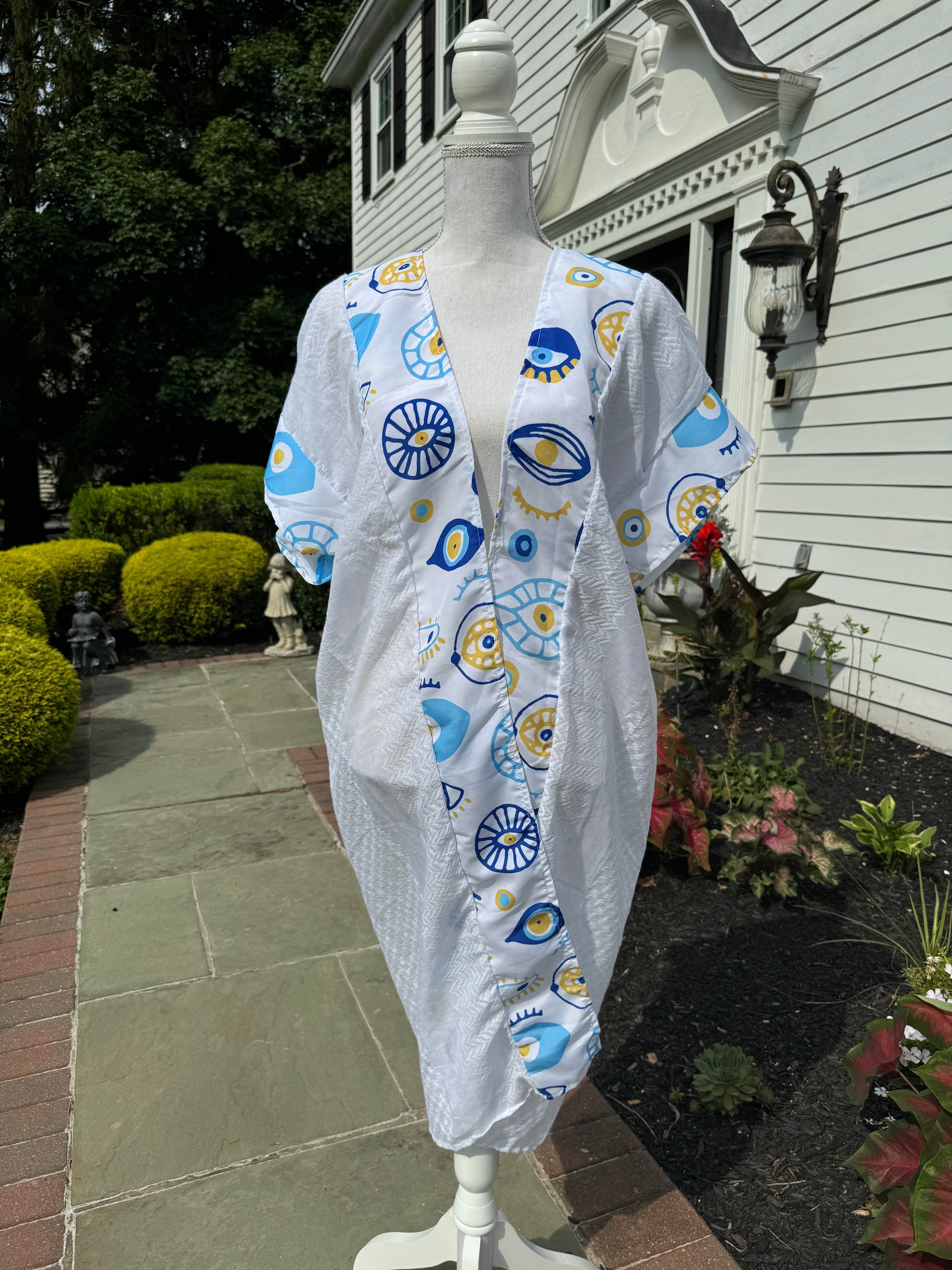 White open keffiyeh caftan with evil eye design, embroidery Flower motif and Arabic Calligraphy عشق