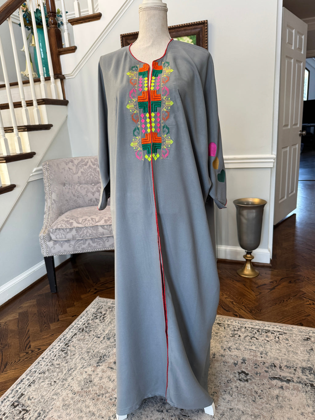 Gray Open caftan embroidery design on the front. Designed sleeves and back with Arabic Calligraphy جمال الروح