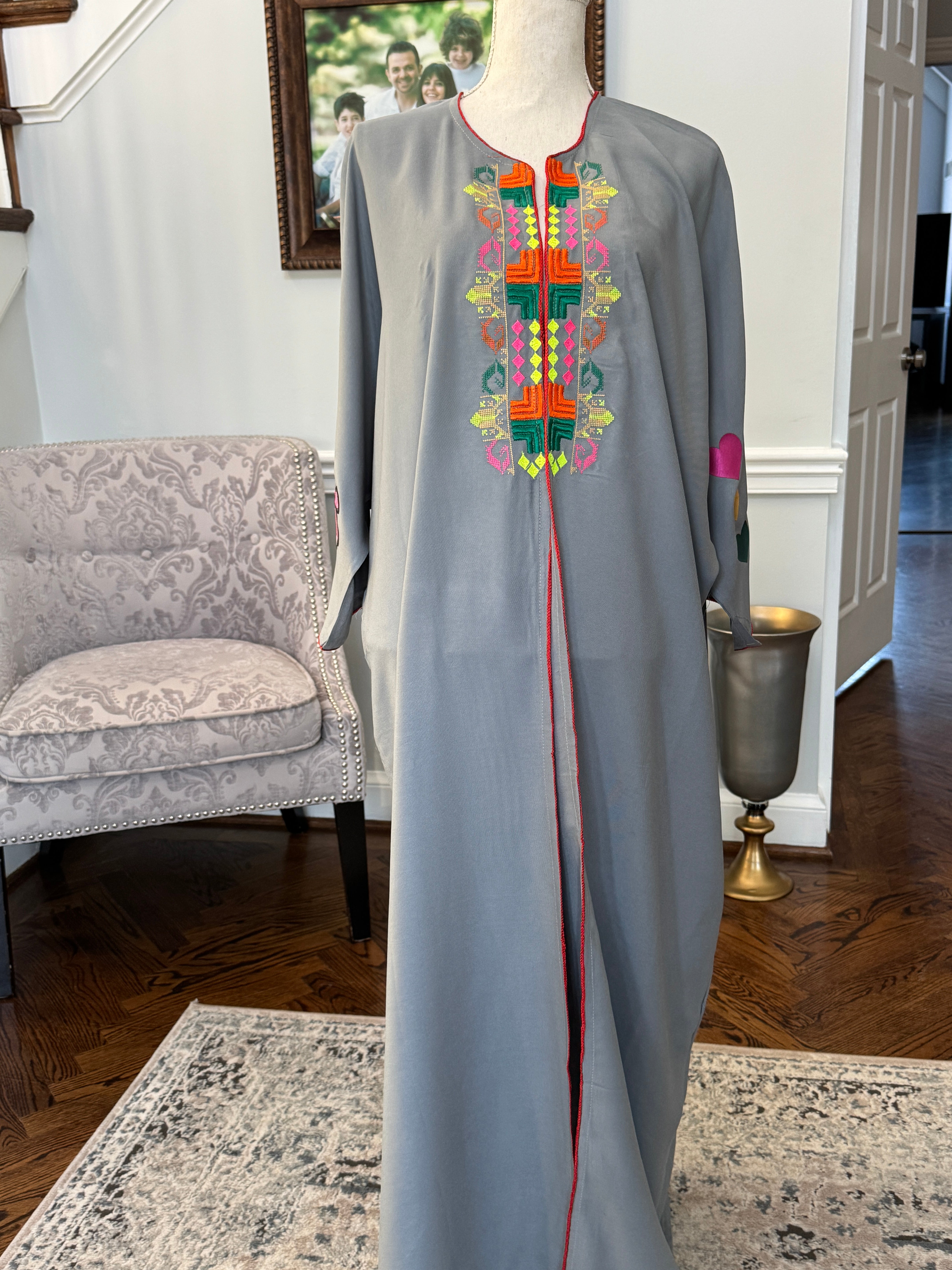 Gray Open caftan embroidery design on the front. Designed sleeves and back with Arabic Calligraphy جمال الروح