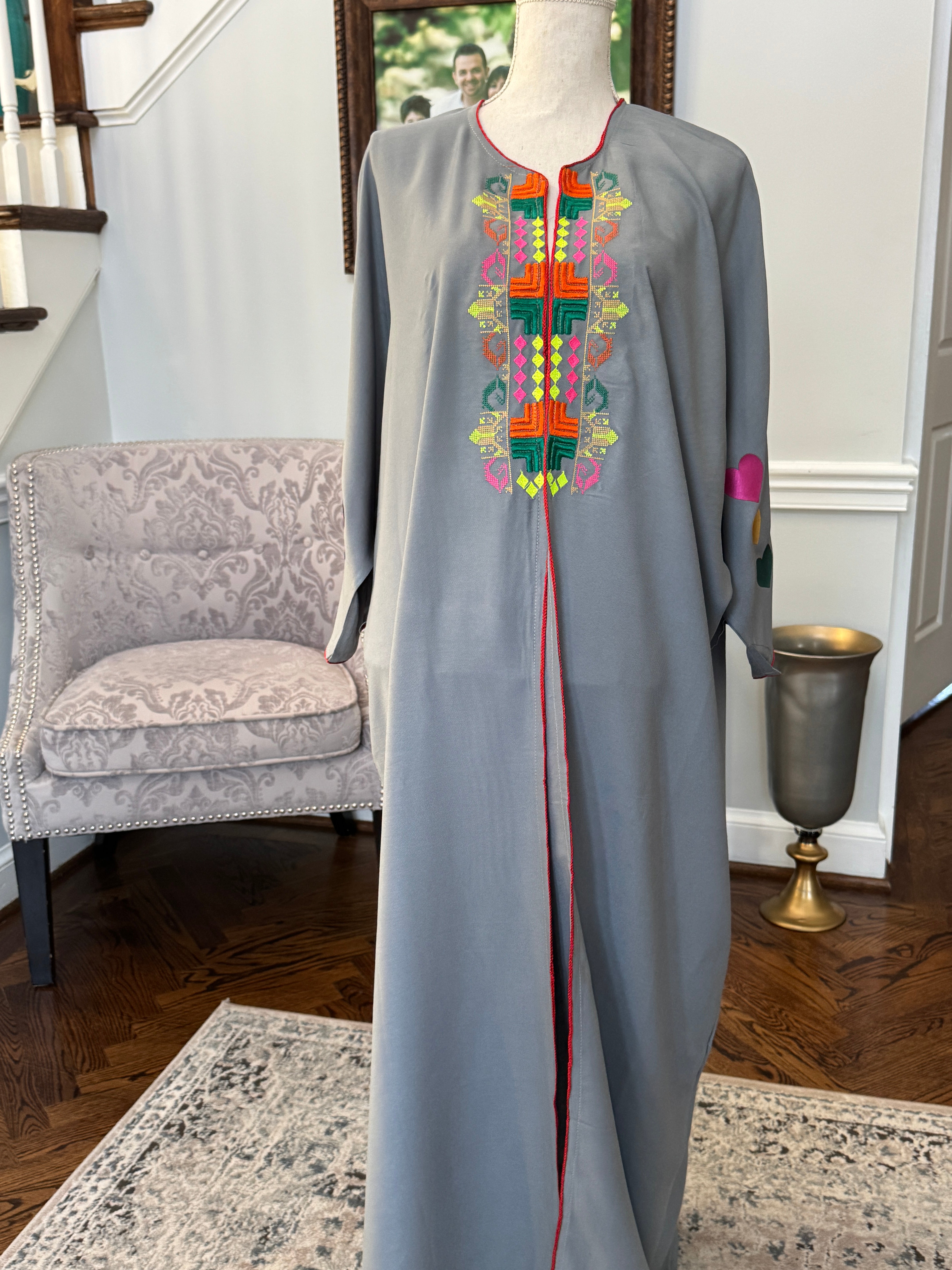 Gray Open caftan embroidery design on the front. Designed sleeves and back with Arabic Calligraphy جمال الروح