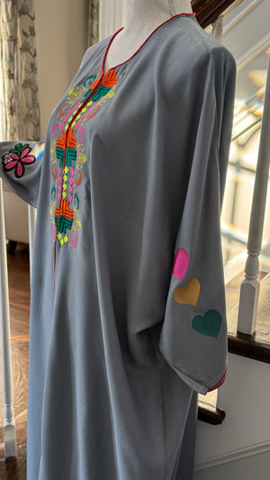 Gray Open caftan embroidery design on the front. Designed sleeves and back with Arabic Calligraphy جمال الروح